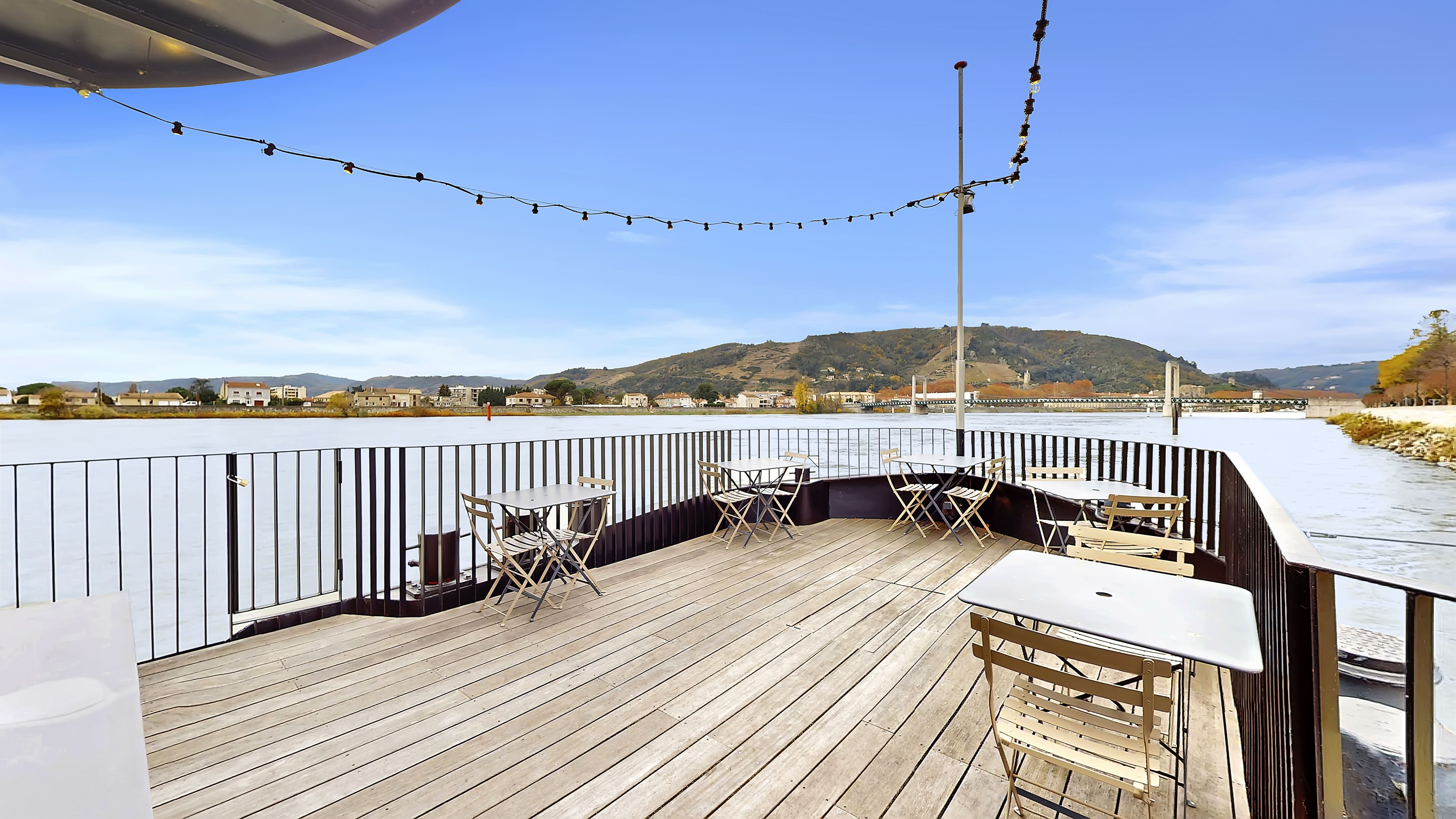 Terrasse avec parasols